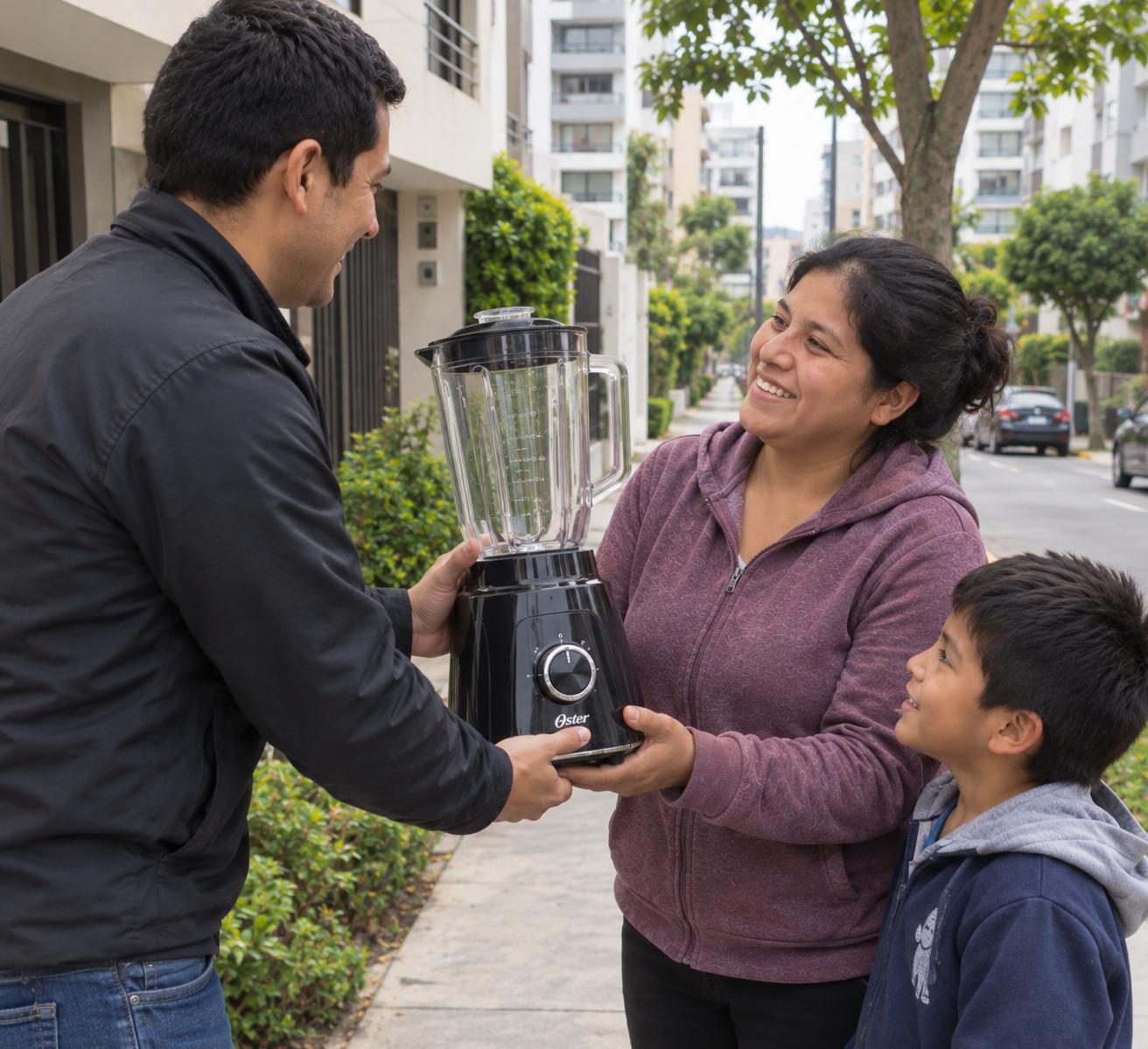 Vecinos entregando una licuadora en la calle